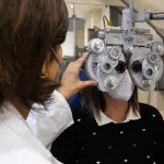 La scelta degli occhiali da sole è sempre difficile, dalla montatura alle lenti